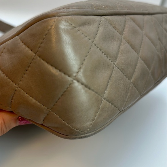 COA CHANEL CC Camera Crossbody Taupe Lambskin w/Tassel, 24K Goldplated Hardware - Picture 8 of 14